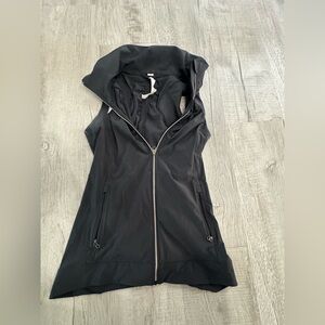 Lululemon Go The Distant Hooded vest size 2